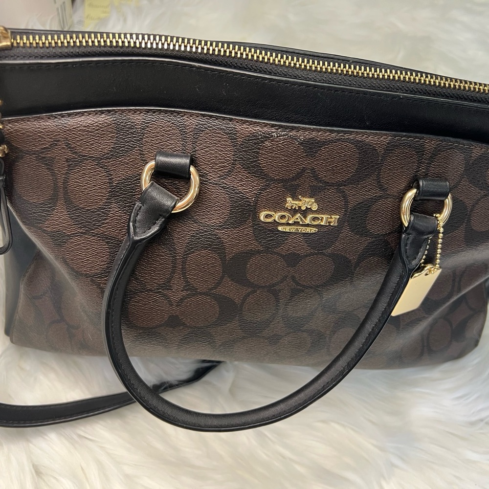 Authentic Coach Handbag/crossbody purse!